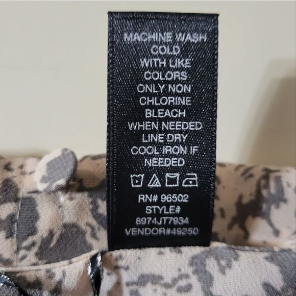 BKE Women's Long Sleeve V-Neck Button-Down Blouse - Picture 9 of 12